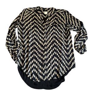 Chico's Black Beige Geometric Long Sleeve V-neck Long Sleeve Tunic 2 Button